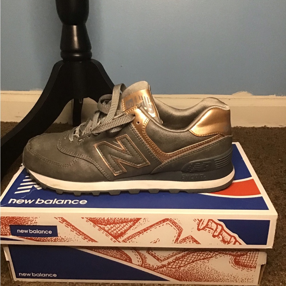 GOLD AND GREY WOMENS NEW BALANCE SIZE 7.5